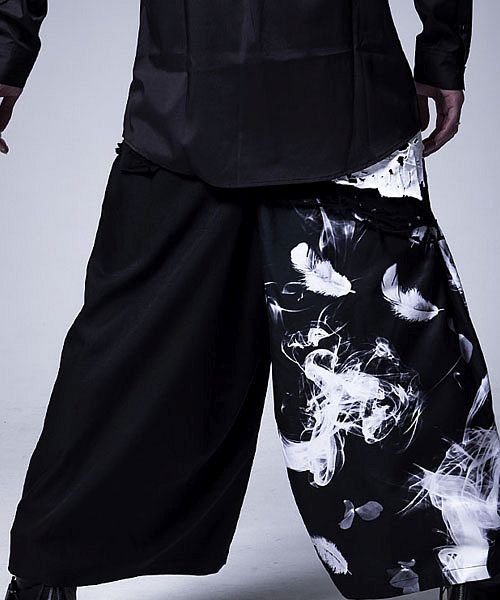 Civarize スモークフェザープリントワイドパンツ V系 ヴィジュアル系 ビジュアル系 モード系 メンズ ファッション スカート ハカマパンツ タイパンツ シヴァーライズ Civarize D Fashion Civarize スモークフェザープリントワイドパンツ V系 ヴィジュアル系 ビジュアル系 モード系 メンズ ファッション スカート ハカマパンツ タイパンツ シヴァーライズ Civarize D Fashion