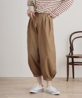 ベージュ