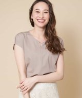 ベージュ