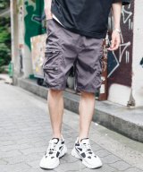 グレー