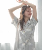 ライトグレー
