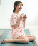 ピンク