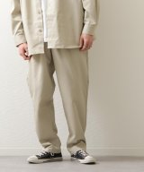 ライトベージュ