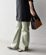 ライトグリーン