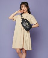 ベージュ