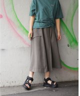 39チャコールグレー