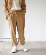 ベージュ