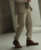 ベージュ