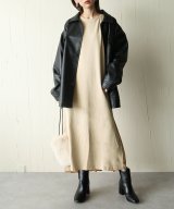 ベージュ