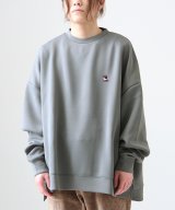 グレー