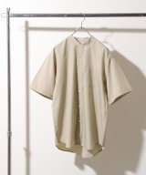 ベージュ