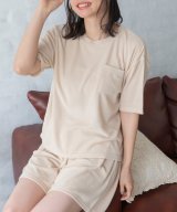 ベージュ