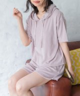 ピンクベージュ