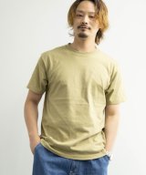 カーキ