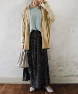 ベージュ
