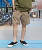 ベージュ