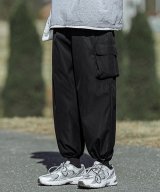 ブラック