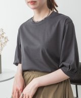 グレー