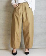 ベージュ