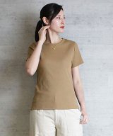 ベージュ