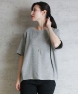 グレー