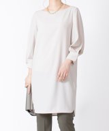 ベージュ