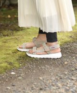 ベージュ