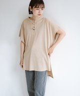 ベージュ