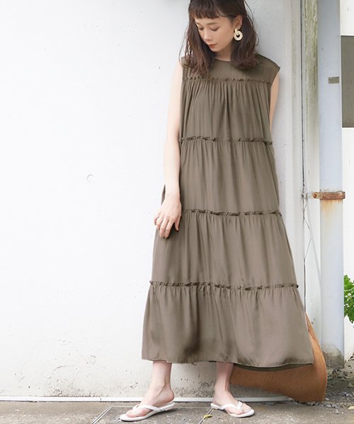 ティアードサテンノースリーブワンピース コカ Coca D Fashion ティアードサテンノースリーブワンピース コカ Coca D Fashion
