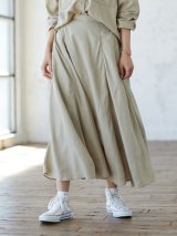 ベージュ