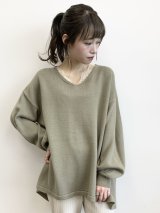 グレー
