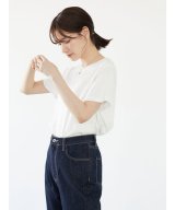 オフホワイト