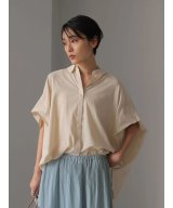 ベージュ