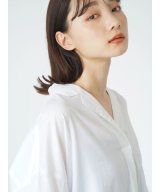 オフホワイト
