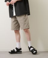 グレー
