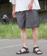 チャコールグレー