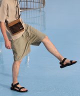 ベージュ
