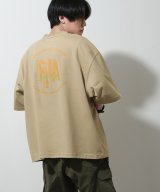 ベージュ