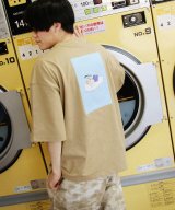ベージュ