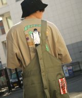 ベージュ