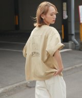 ベージュ