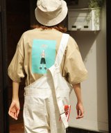 ベージュ