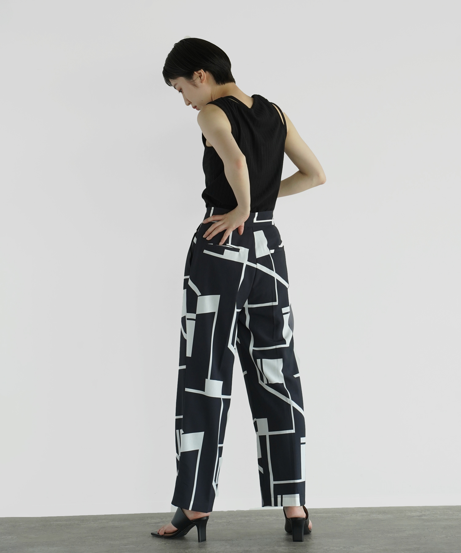 TODAYFUL Geometric Tuck Trousers(504128896) | フィーカ(FIKA.) - d 