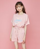 ピンク
