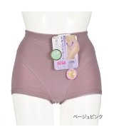 ピンクベージュ