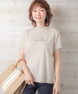 ベージュ