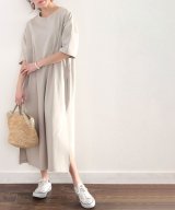ベージュ