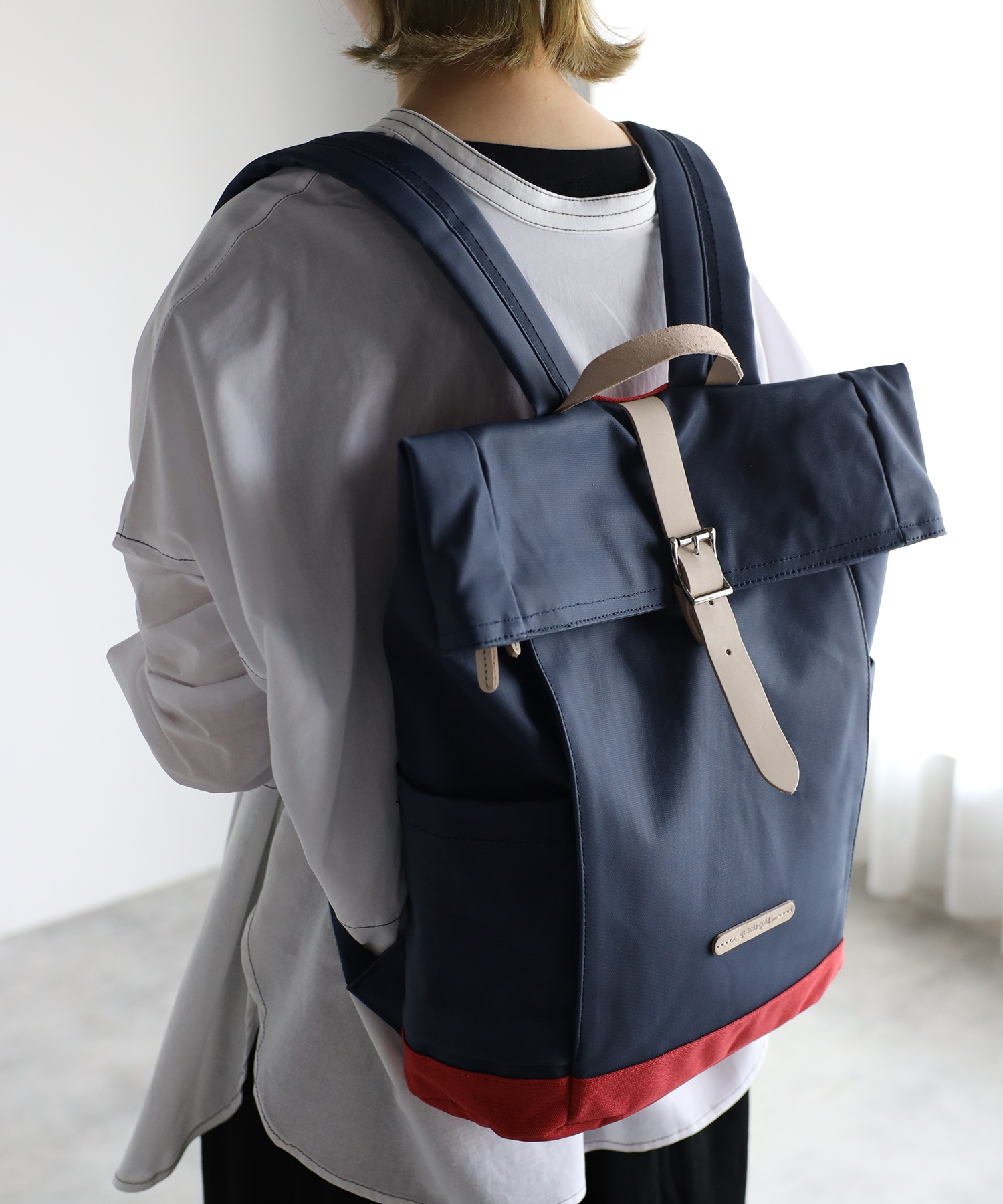 【美品】アタオ ミッドタウン リュックゴールド金具 グレージュレザー 第2世代 A4収納/ナイロン素材 リュック 本革 ゴールド金具