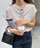 ベージュ
