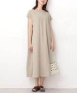ベージュ